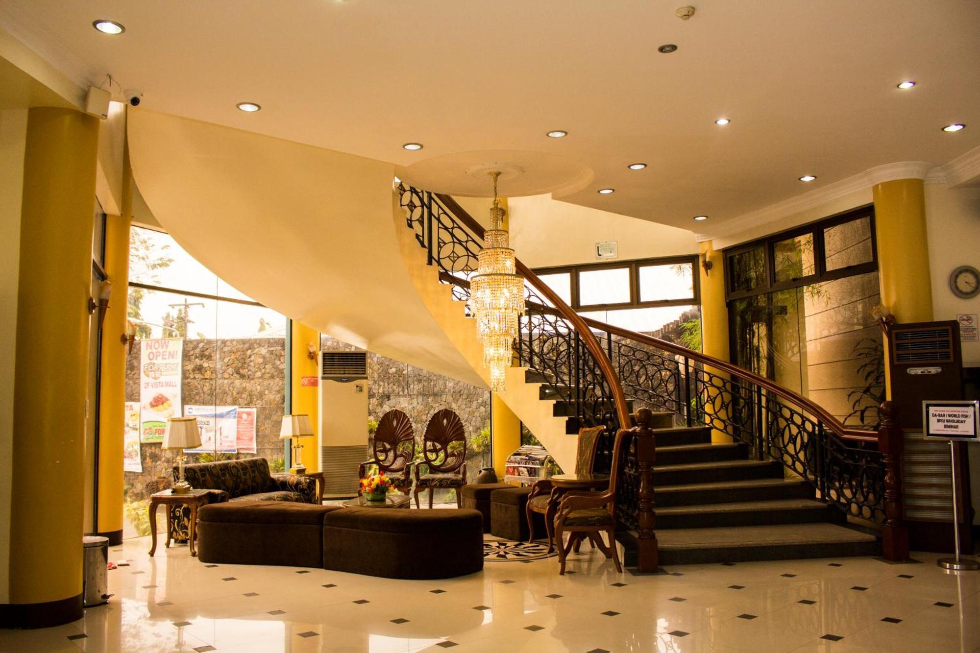 Crown Royale Hotel Balanga Exterior foto