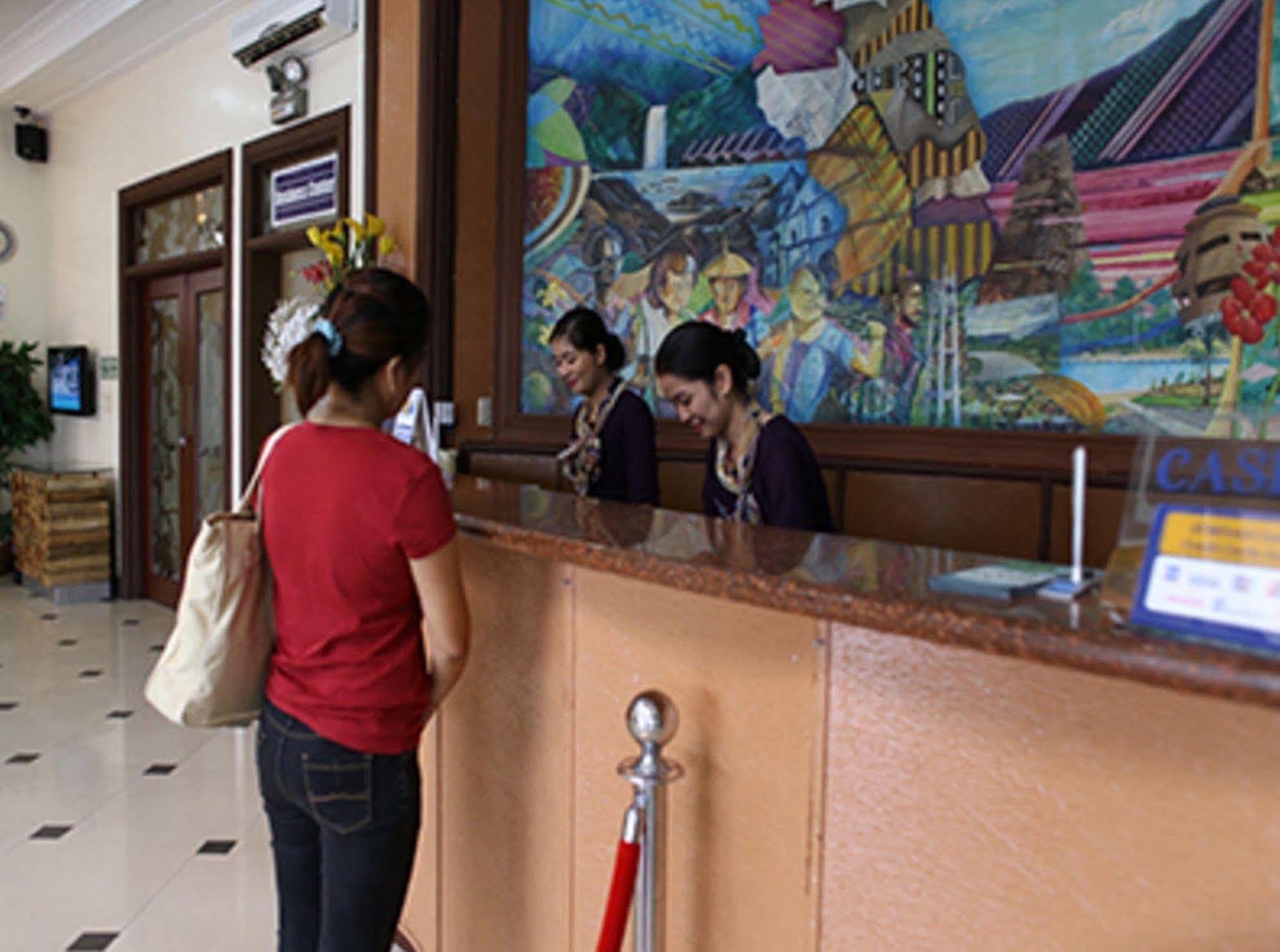 Crown Royale Hotel Balanga Exterior foto