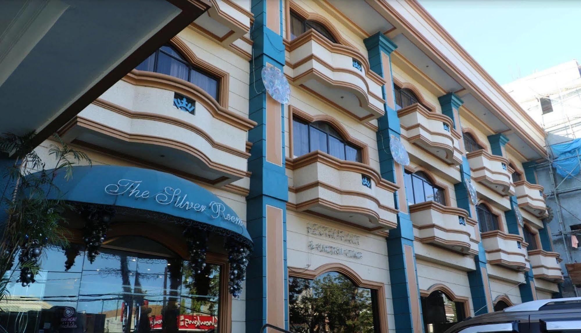 Crown Royale Hotel Balanga Exterior foto